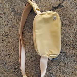 Lululemon Everywhere Belt Bag in Golden Sand